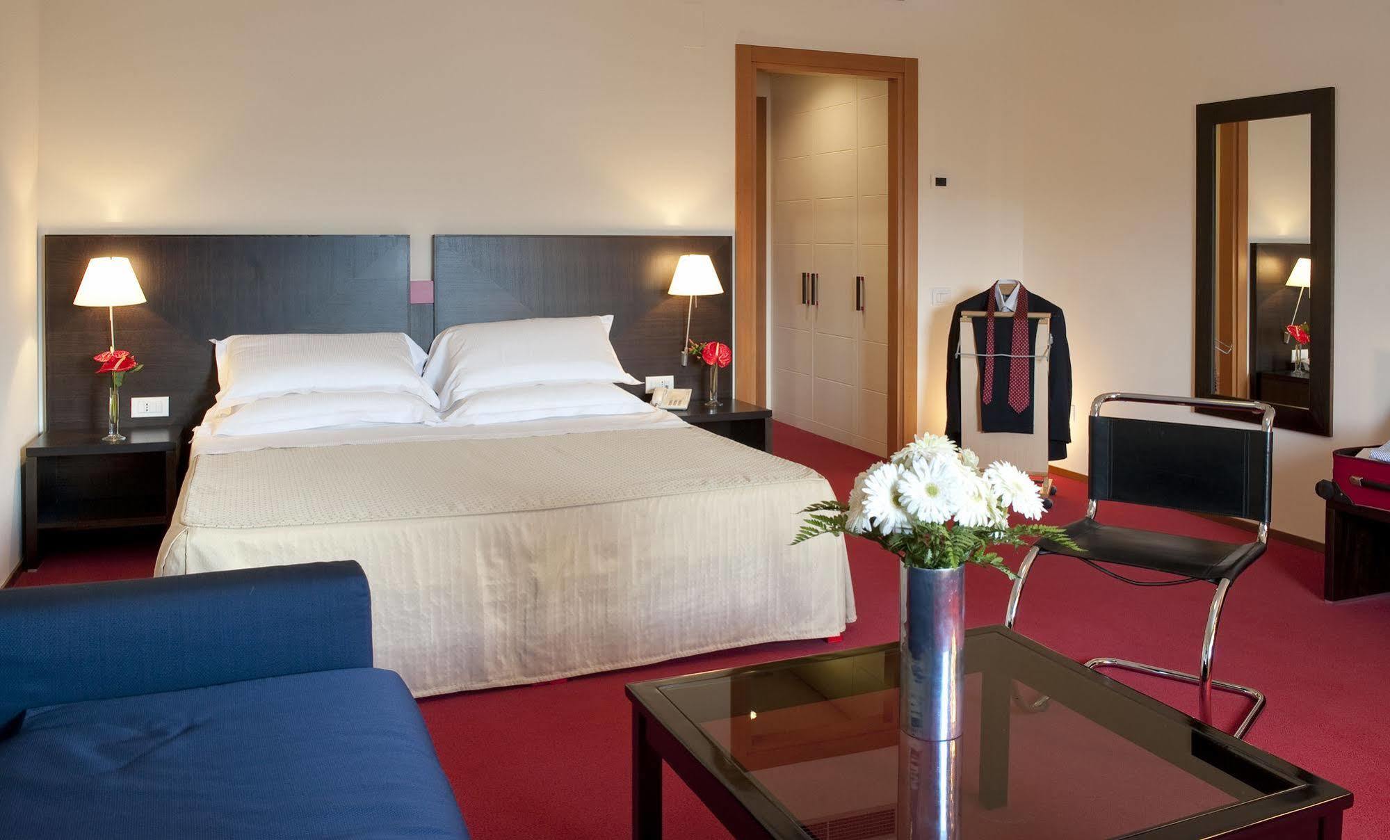 Park Hotel Centro Congressi Potenza Exterior photo
